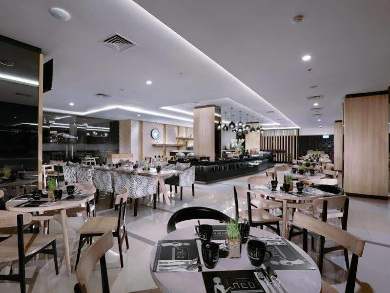 Hotel Neo Malioboro By Aston Jogjacarta Exterior foto