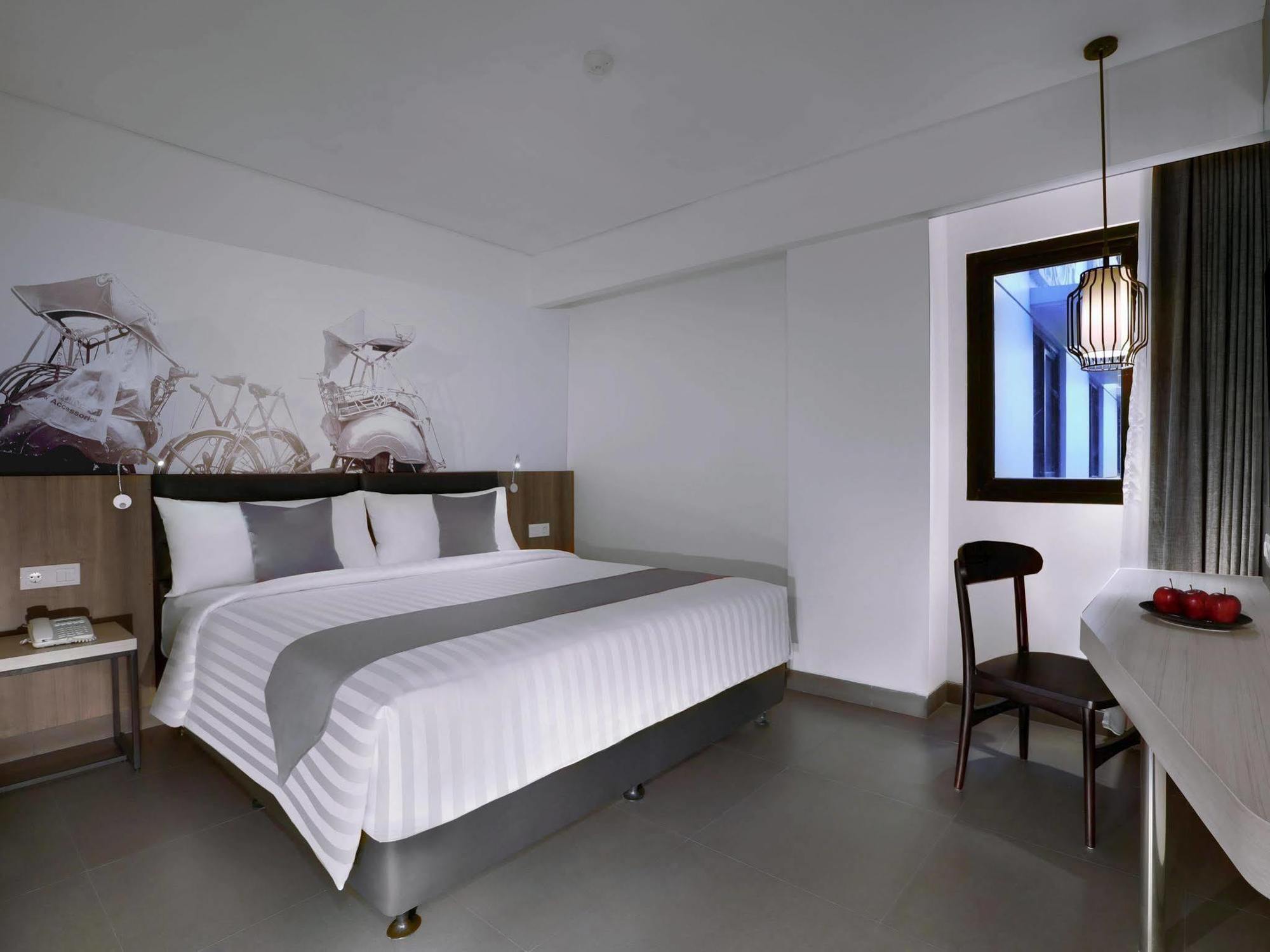 Hotel Neo Malioboro By Aston Jogjacarta Exterior foto